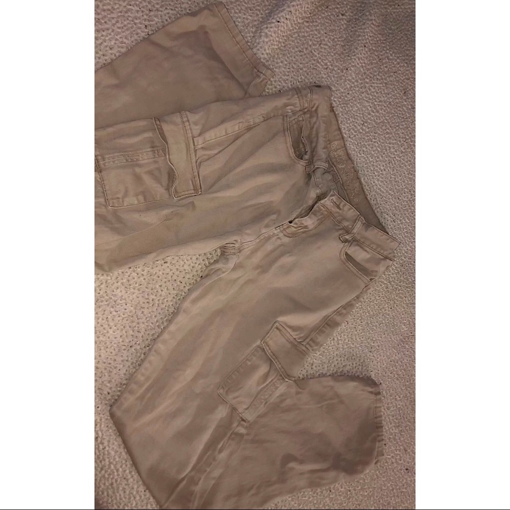 💕😍❤️MAKE AN OFFER! TAN CARGO PANTS❤️😍💕 - Picture 2 of 3